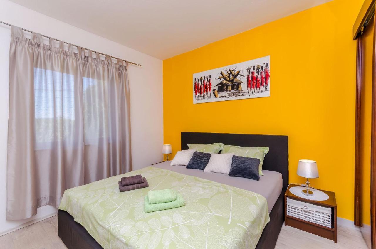 Apartment Piveta Трогір Екстер'єр фото