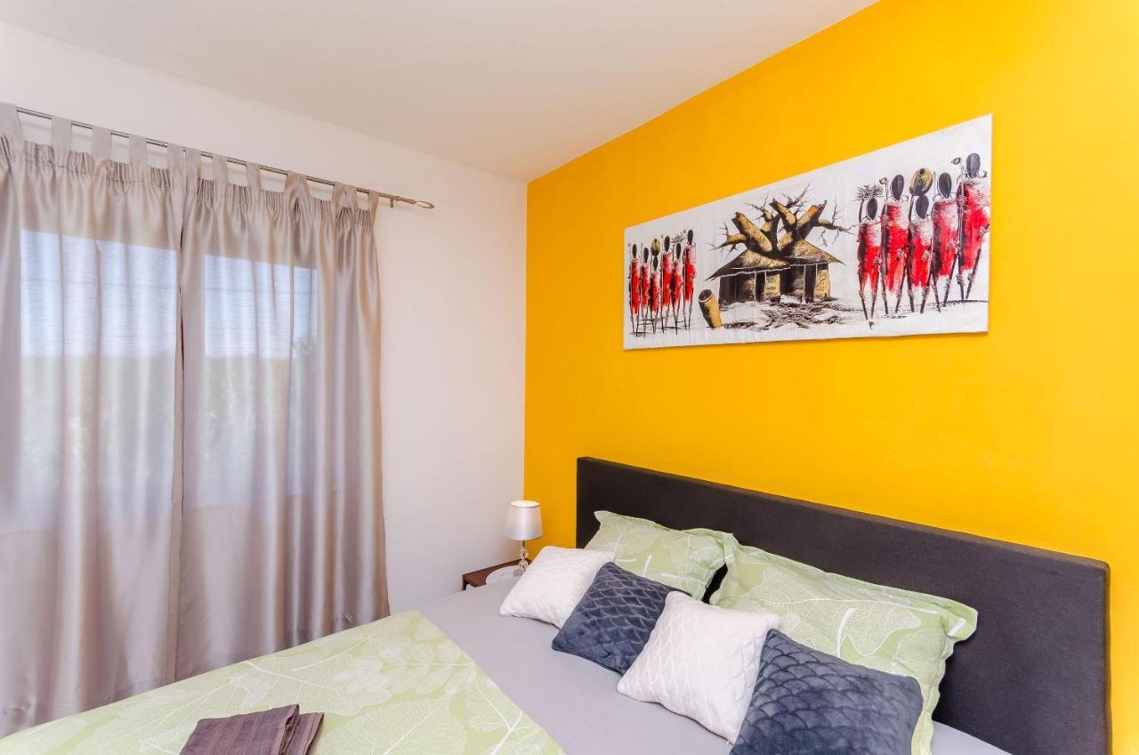 Apartment Piveta Трогір Екстер'єр фото