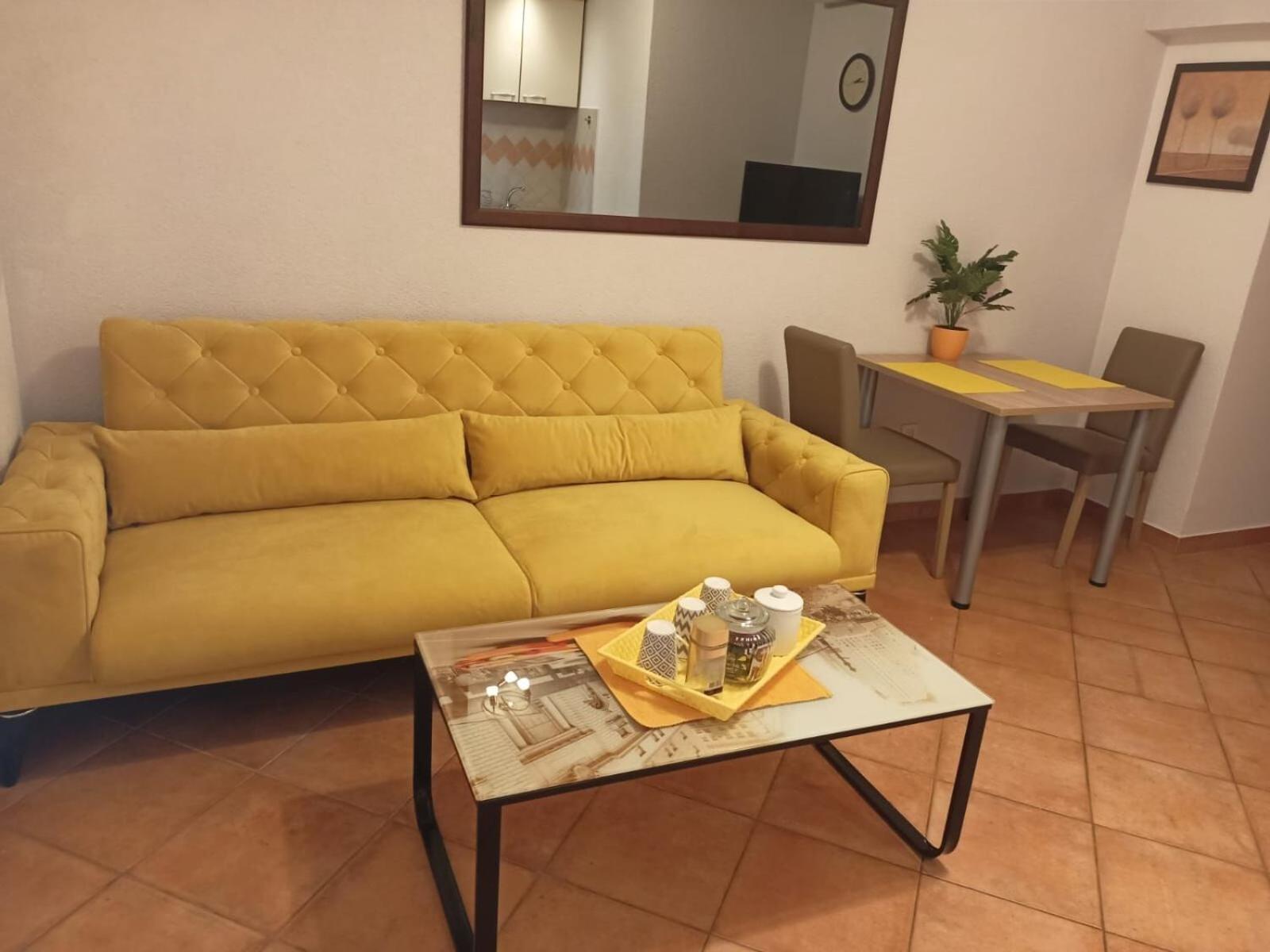 Apartment Piveta Трогір Екстер'єр фото