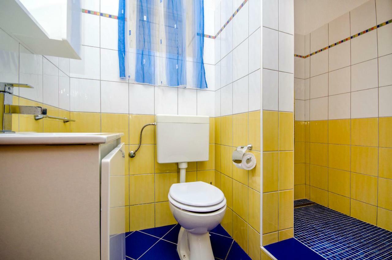 Apartment Piveta Трогір Екстер'єр фото