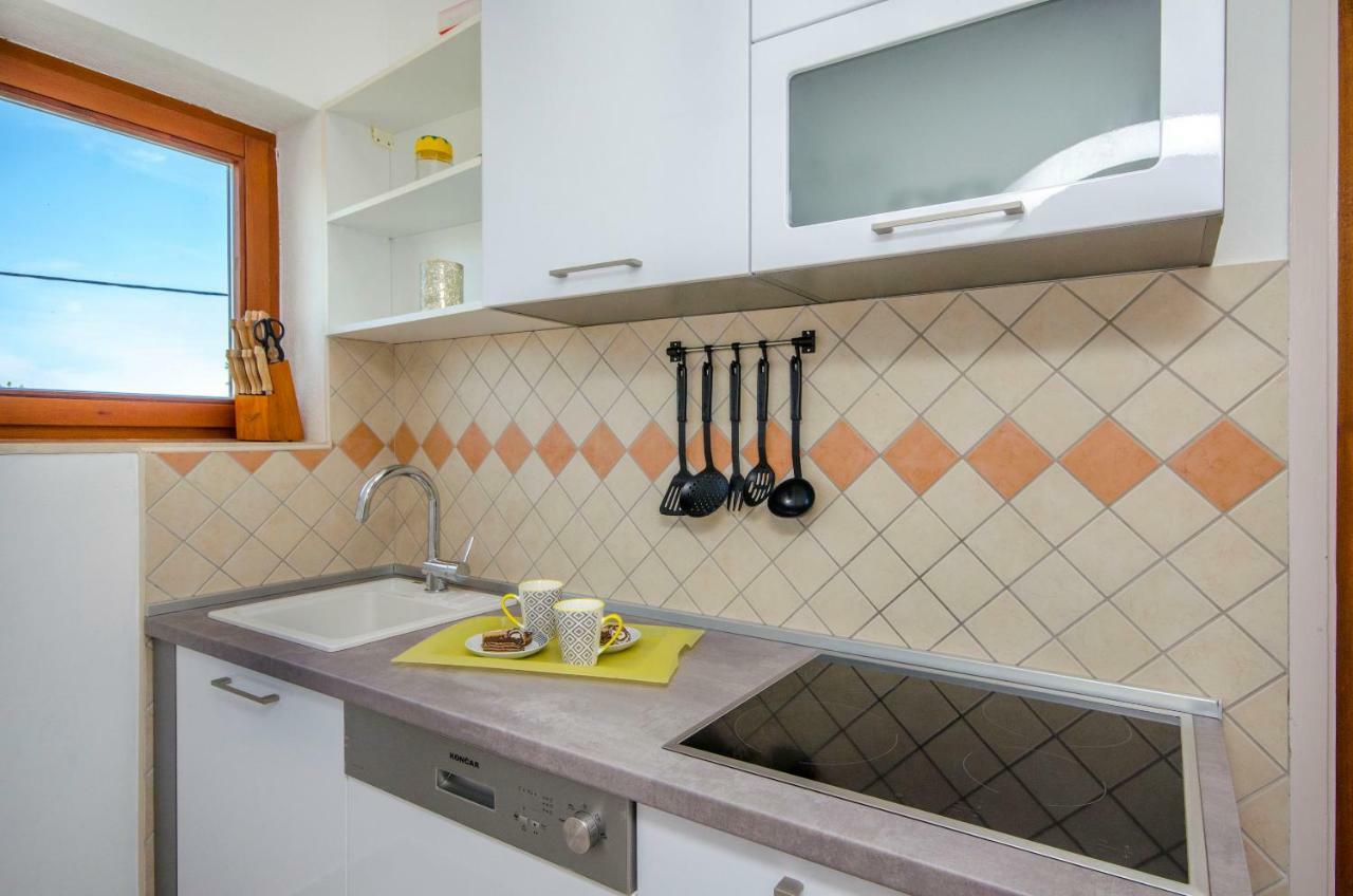 Apartment Piveta Трогір Екстер'єр фото